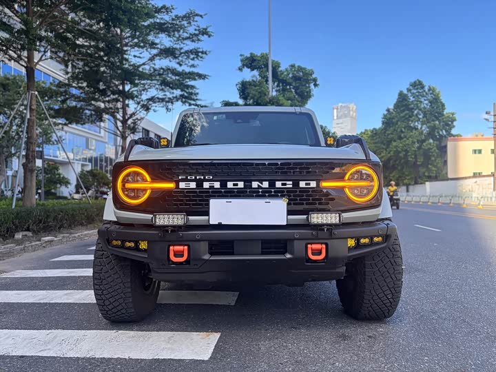 Фото 1 - Ford Bronco