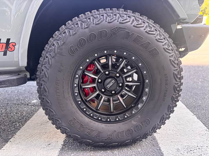 Фото 4 - Ford Bronco