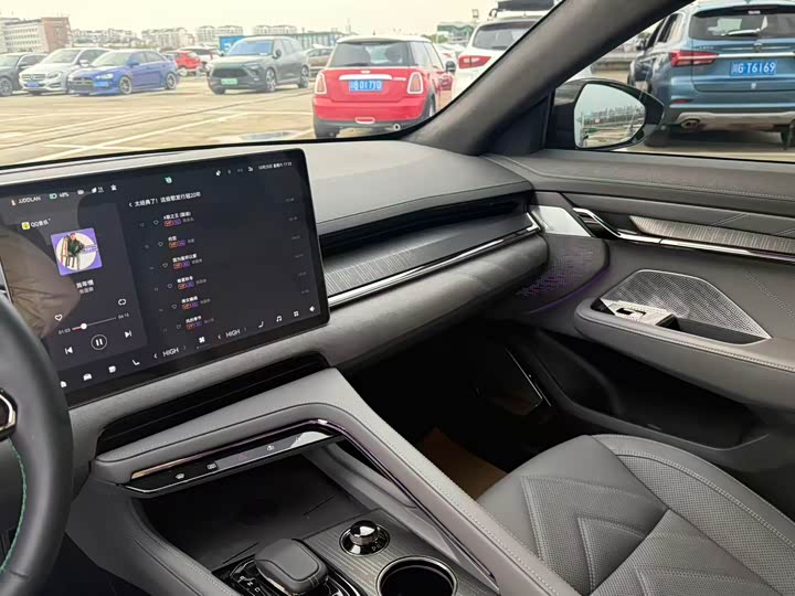 Фото 10 - Zeekr 001