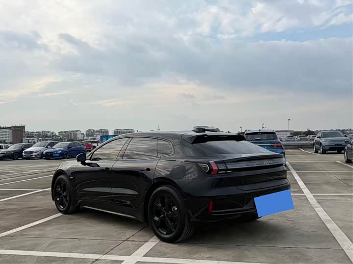 Фото 12 - Zeekr 001