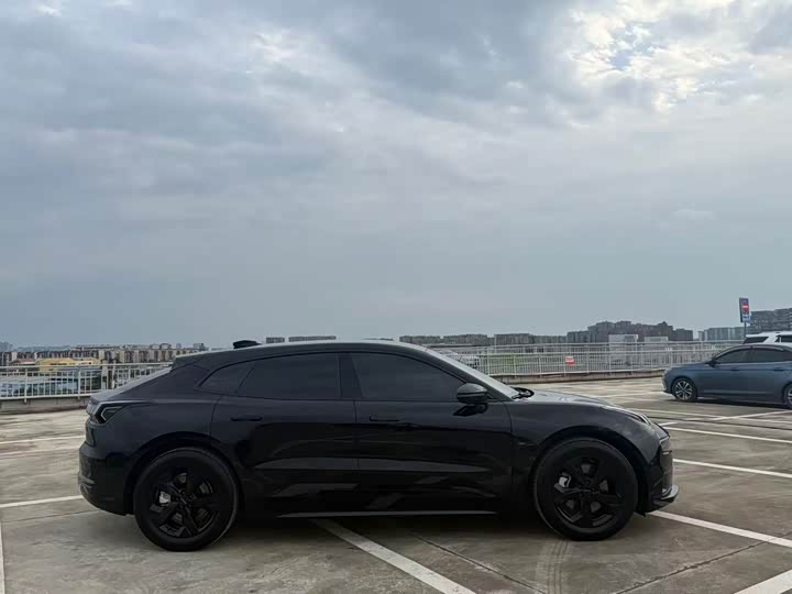 Фото 13 - Zeekr 001