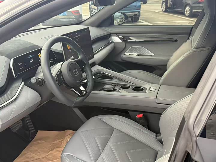 Фото 3 - Zeekr 001