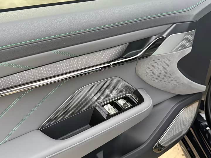 Фото 4 - Zeekr 001