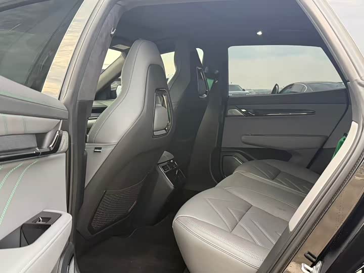 Фото 6 - Zeekr 001