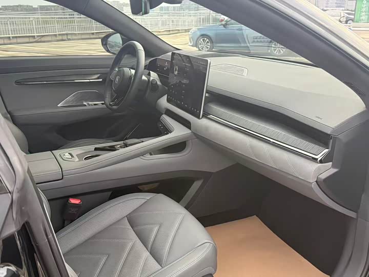 Фото 7 - Zeekr 001