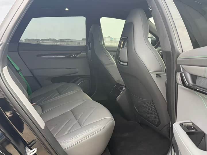 Фото 8 - Zeekr 001