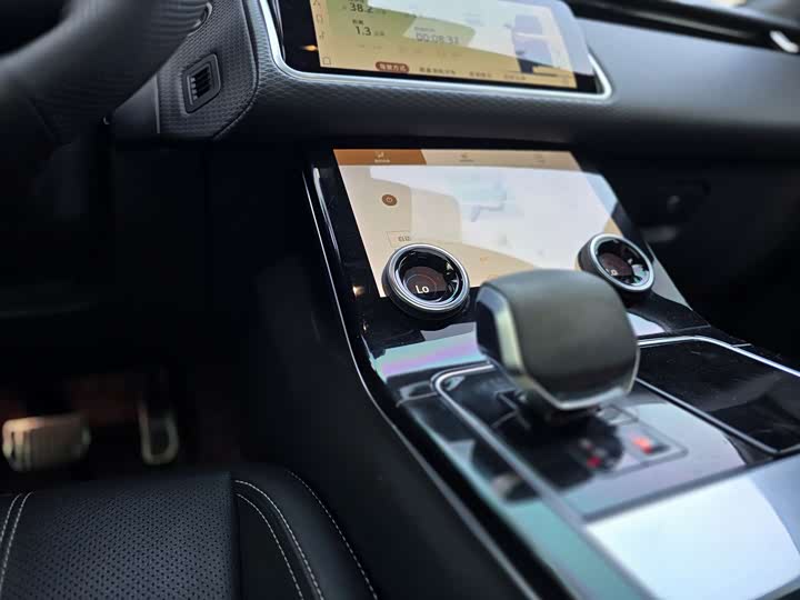 Фото 13 - Land Rover Range Rover Velar