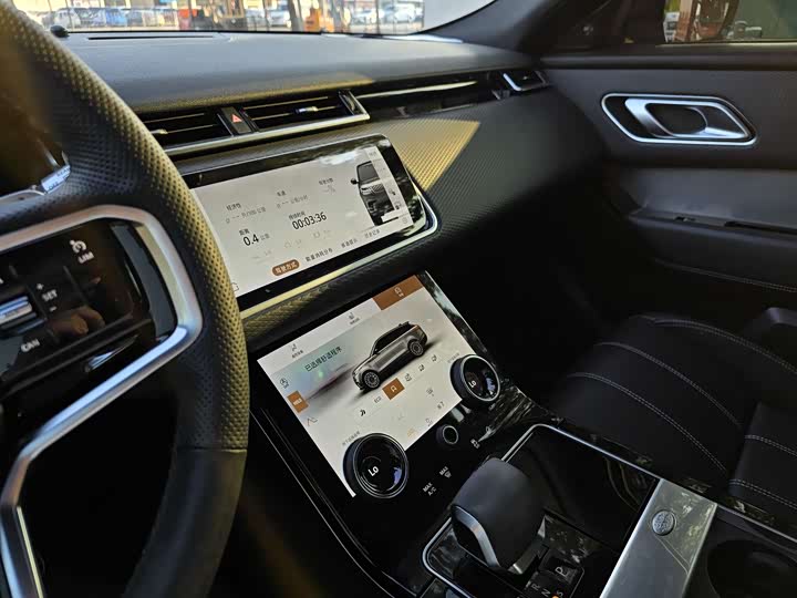 Фото 14 - Land Rover Range Rover Velar