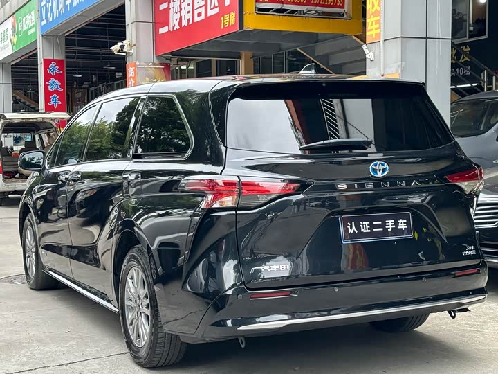 Фото 10 - Toyota Sienna