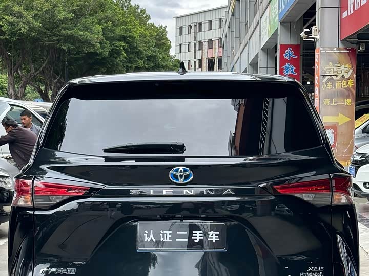 Фото 12 - Toyota Sienna