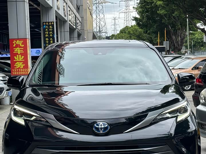 Фото 2 - Toyota Sienna