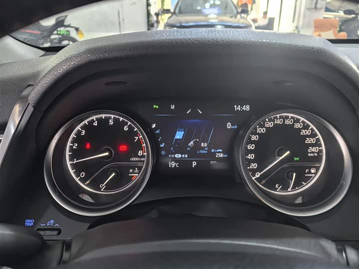 Фото 4 - Toyota Camry