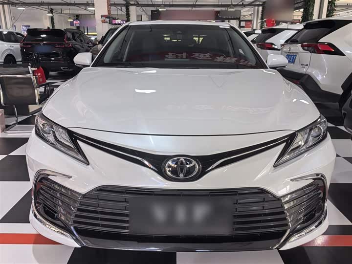 Фото 7 - Toyota Camry
