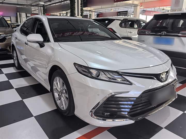 Фото 8 - Toyota Camry