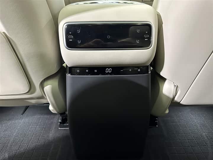 Фото 26 - LiXiang L9