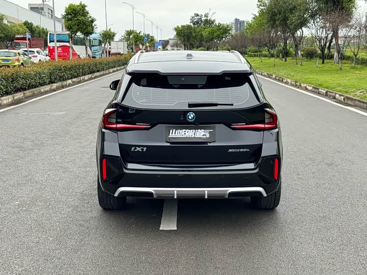 Фото 4 - BMW iX1