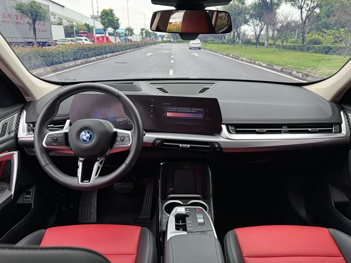 Фото 9 - BMW iX1