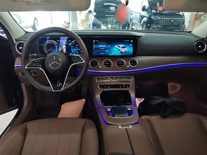 Фото 10 - Mercedes-Benz E-Class