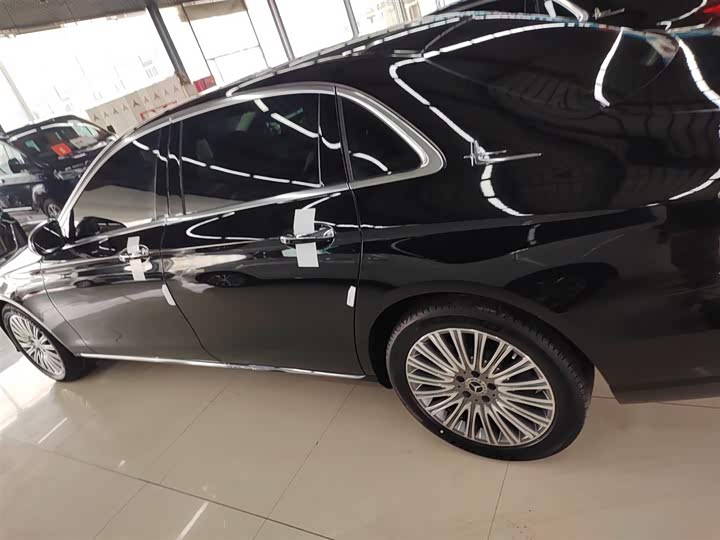 Фото 5 - Mercedes-Benz E-Class