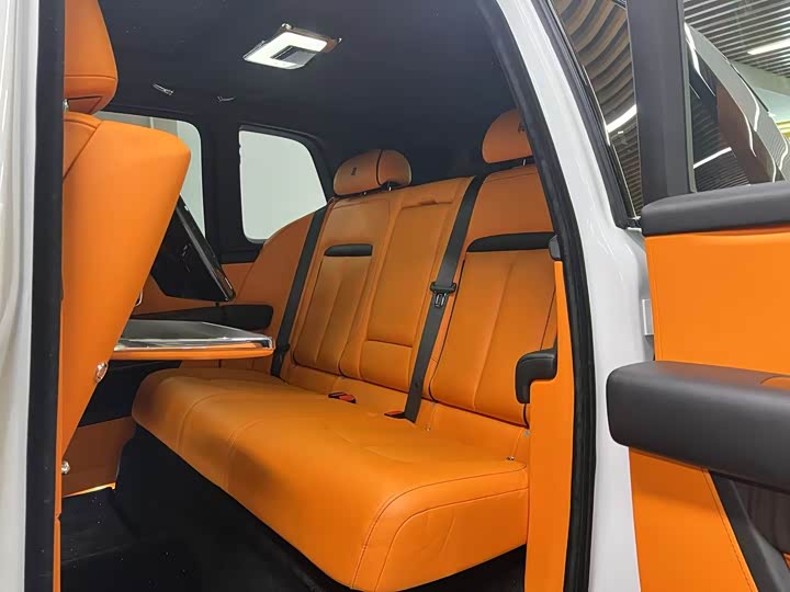 Фото 6 - Rolls-Royce Cullinan