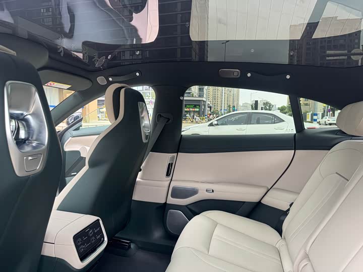 Фото 17 - Xiaomi YU7