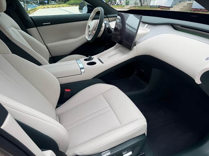 Фото 18 - Xiaomi YU7