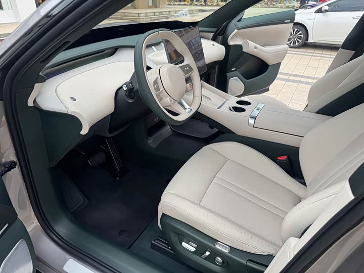 Фото 7 - Xiaomi YU7