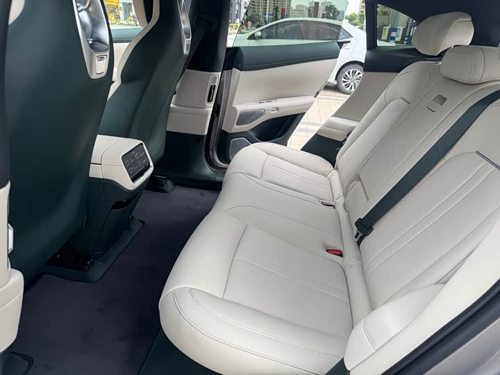 Фото 8 - Xiaomi YU7