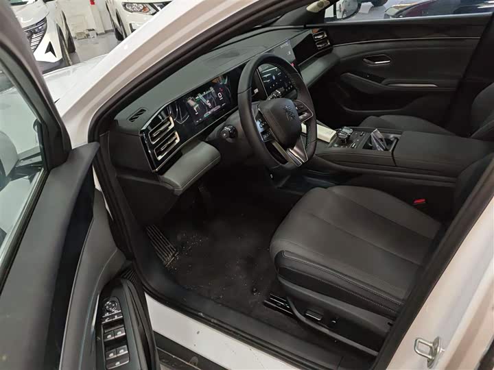 Фото 16 - BYD Qin L