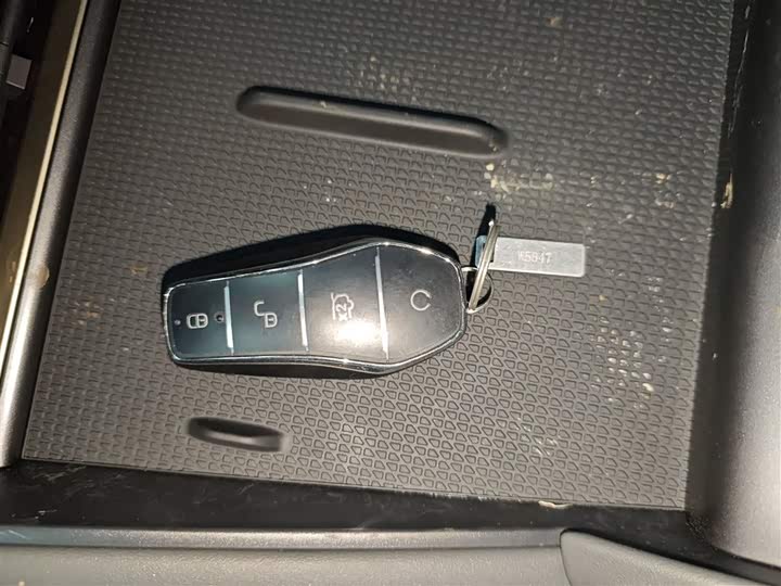 Фото 9 - BYD Qin L