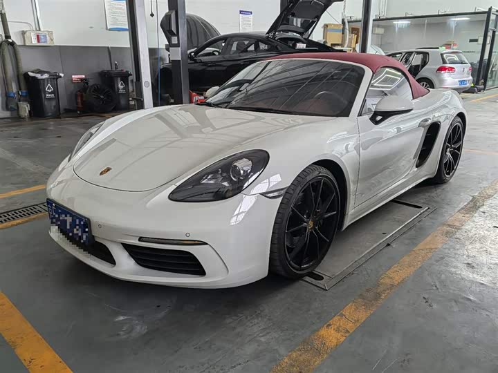 Фото 1 - Porsche 718