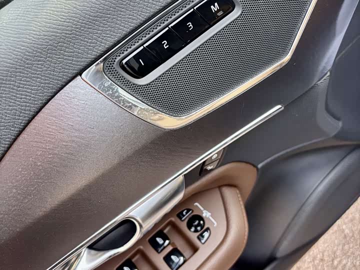 Фото 10 - Volvo XC90