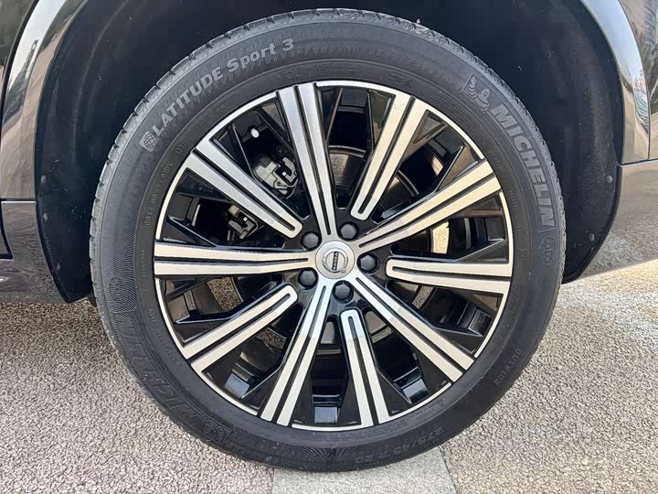 Фото 15 - Volvo XC90