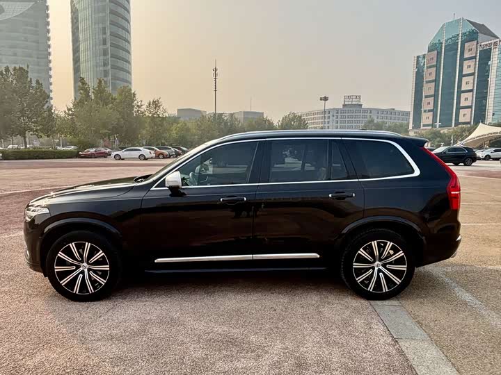 Фото 18 - Volvo XC90