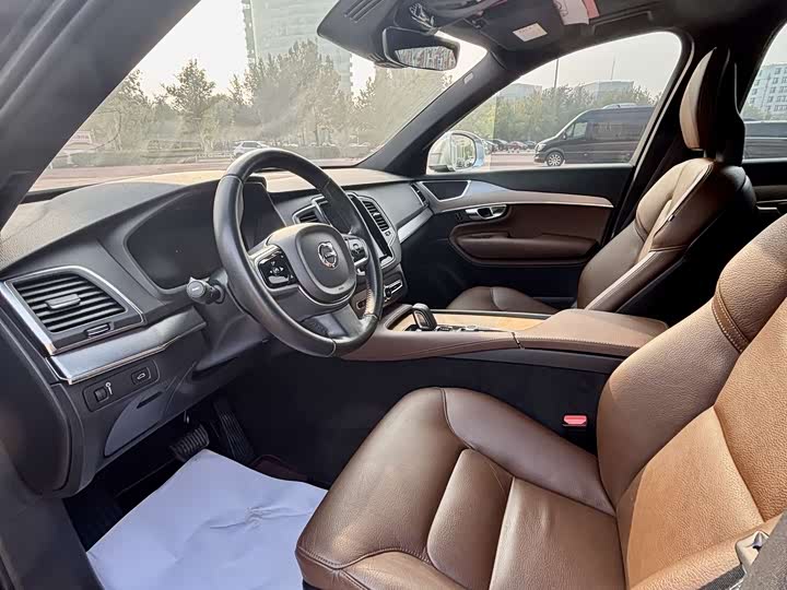 Фото 7 - Volvo XC90