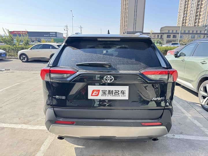 Фото 2 - Toyota RAV4