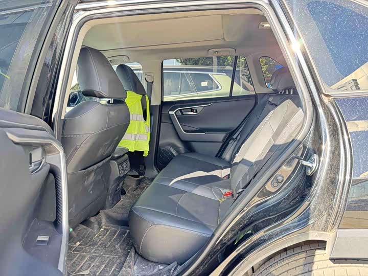 Фото 3 - Toyota RAV4