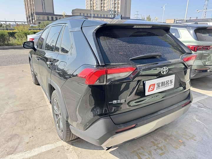 Фото 4 - Toyota RAV4