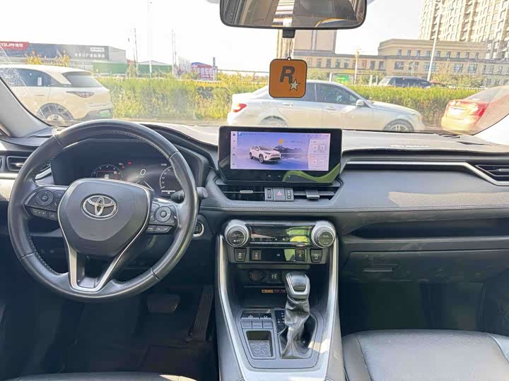 Фото 6 - Toyota RAV4