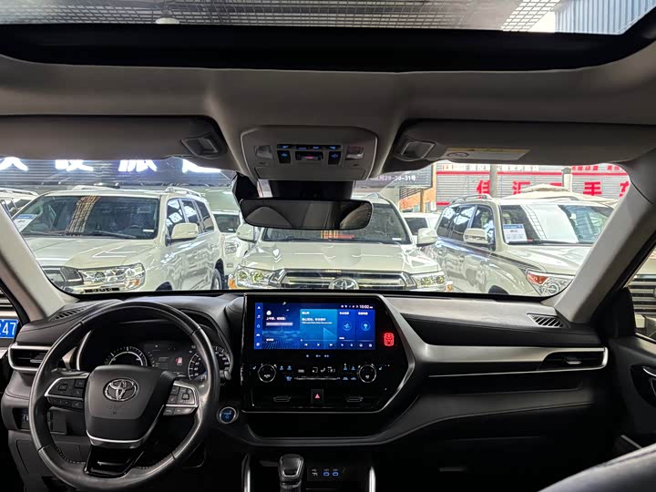 Фото 11 - Toyota Highlander