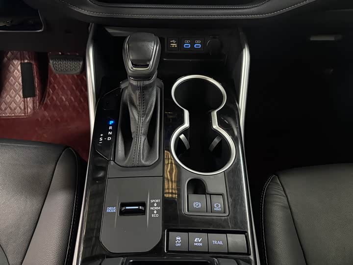 Фото 12 - Toyota Highlander