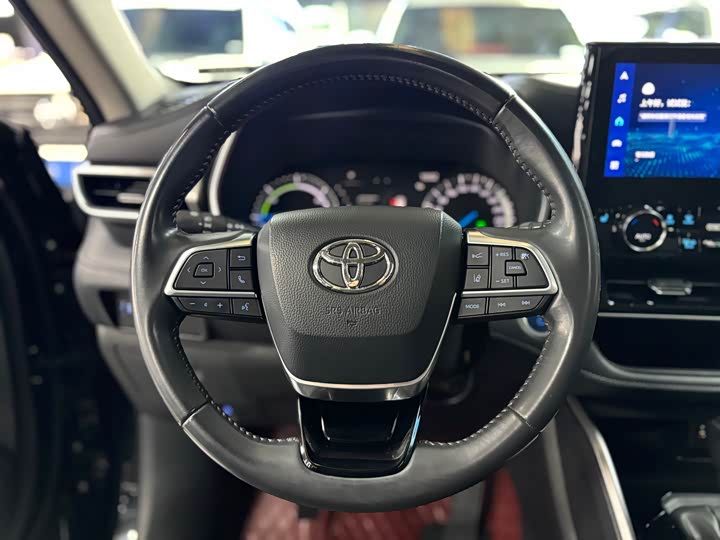 Фото 14 - Toyota Highlander