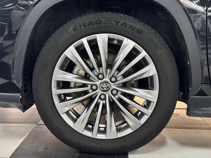 Фото 17 - Toyota Highlander