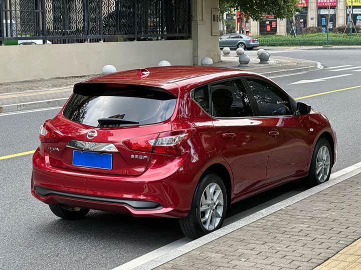 Фото 4 - Nissan Tiida