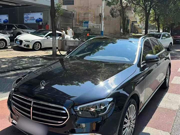 Фото 2 - Mercedes-Benz E-Class