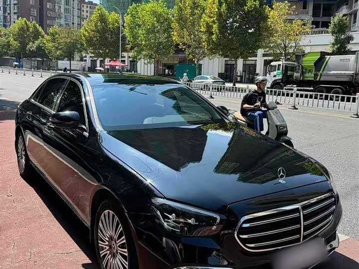 Фото 3 - Mercedes-Benz E-Class