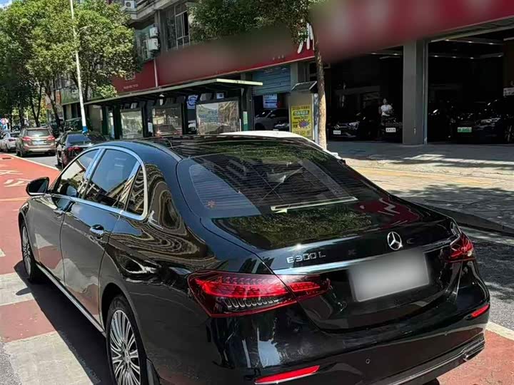 Фото 4 - Mercedes-Benz E-Class