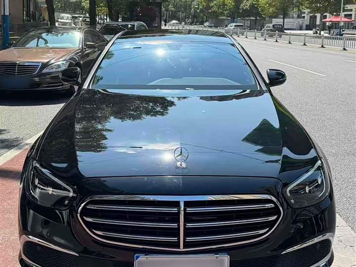 Фото 7 - Mercedes-Benz E-Class