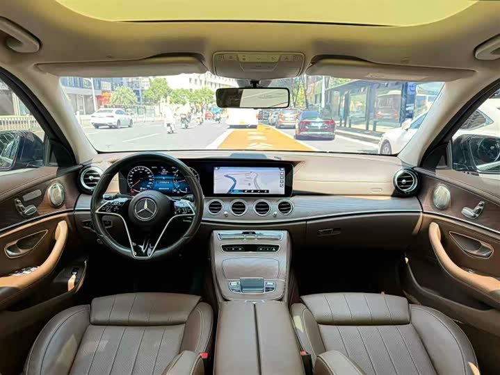 Фото 8 - Mercedes-Benz E-Class