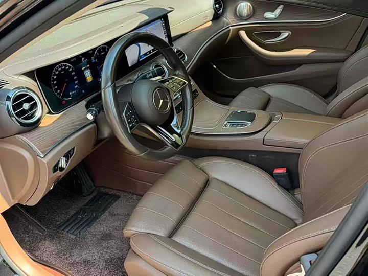 Фото 9 - Mercedes-Benz E-Class